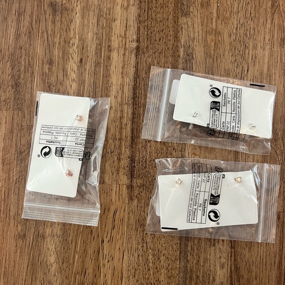 Gem earrings (I have three colors available) - Picture 3 of 4